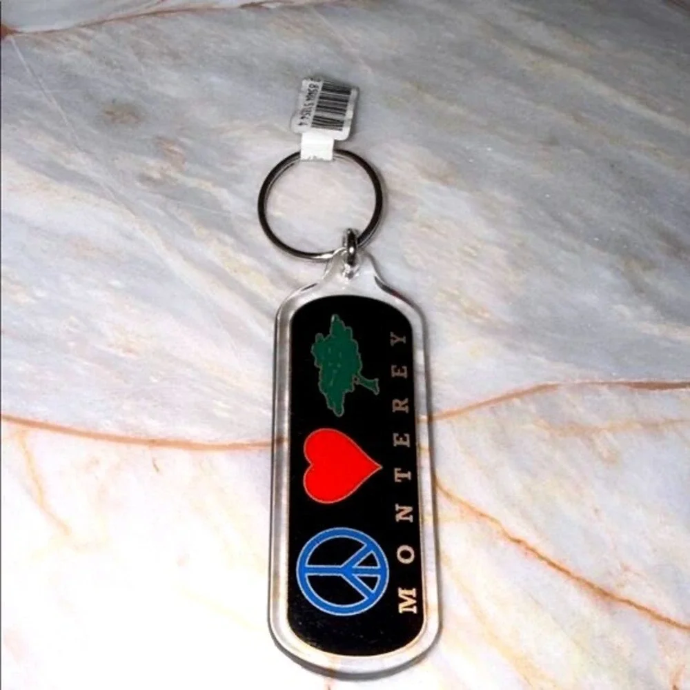 SNC Monterey Carmel By The‎ Sea California Peace Heart Cypress Keychain NWT